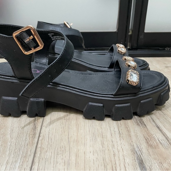 Platform Sandals - Picture 6 of 6